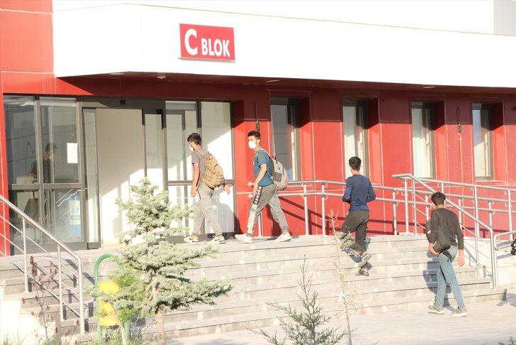 GÜNCELLEME - Niğde'de yurda yasa dışı yollarla giren 85 yabancı uyruklu yakalandı G3