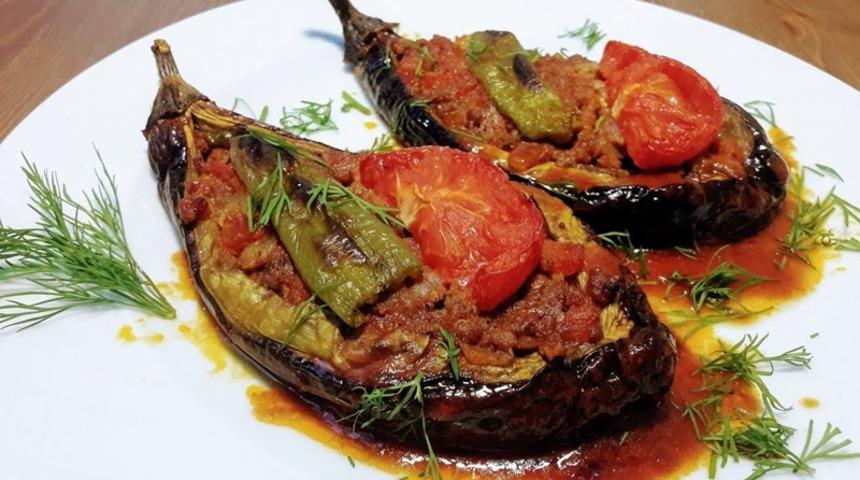 Evdekiler parmaklarını yiyecek! Bu akşam ailenize yapabileceğiz karnıyarık tarifi