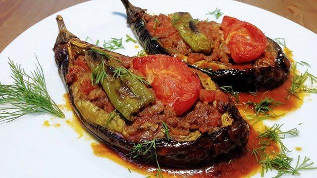 Evdekiler parmaklarını yiyecek! Bu akşam ailenize yapabileceğiz karnıyarık tarifi