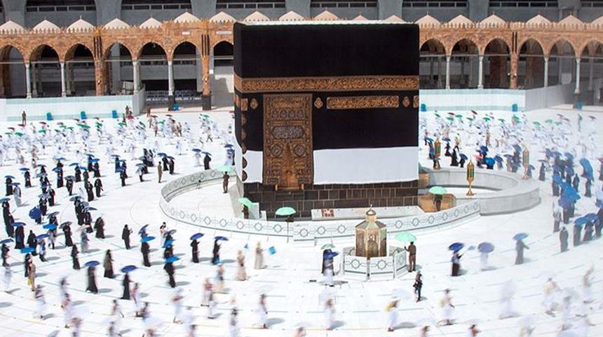 Suudi Arabistan'da bu sene hacılara robotlar hizmet edecek