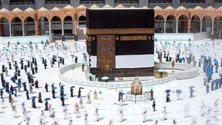 Suudi Arabistan'da bu sene hacılara robotlar hizmet edecek