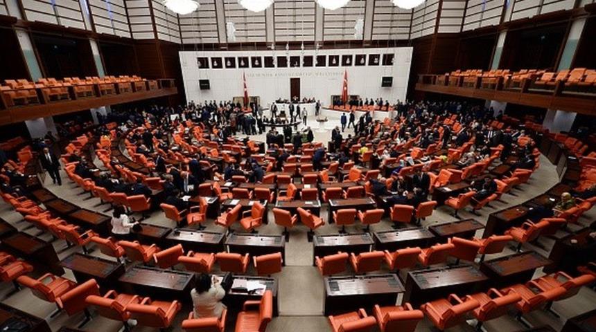 Ek g&ouml;zaltı s&uuml;resi uygulamasının 1 yıl daha uzatıldığı yasa teklifi kabul edildi
