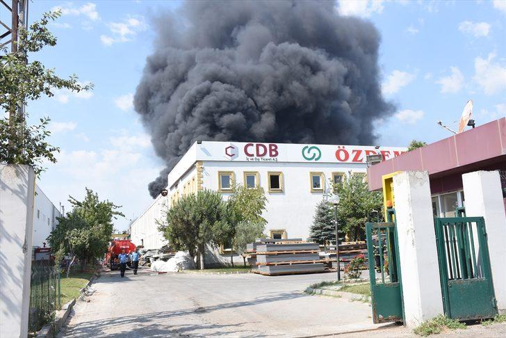 GÜNCELLEME - Tekirdağ'da geri dönüşüm fabrikasında çıkan yangın söndürüldü G1