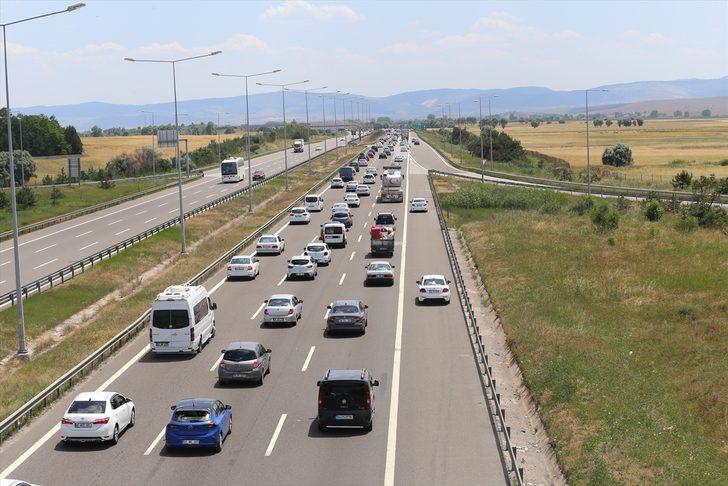 Anadolu Otoyolu'nda bayram tatili yoğunluğu devam ediyor G3
