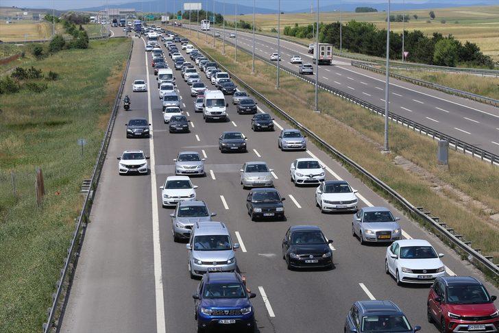 Anadolu Otoyolu'nda bayram tatili yoğunluğu devam ediyor G4