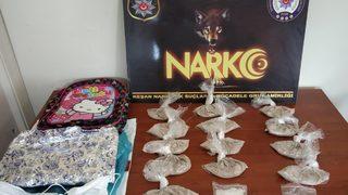 Edirne'de arama yapılmak üzere gidilen evin penceresinden atılan çantadan uyuşturucu çıktı