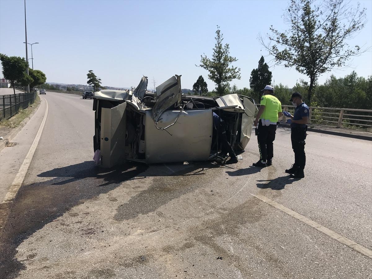 Karab&uuml;k'te iki otomobil &ccedil;arpıştı: 4 yaralı