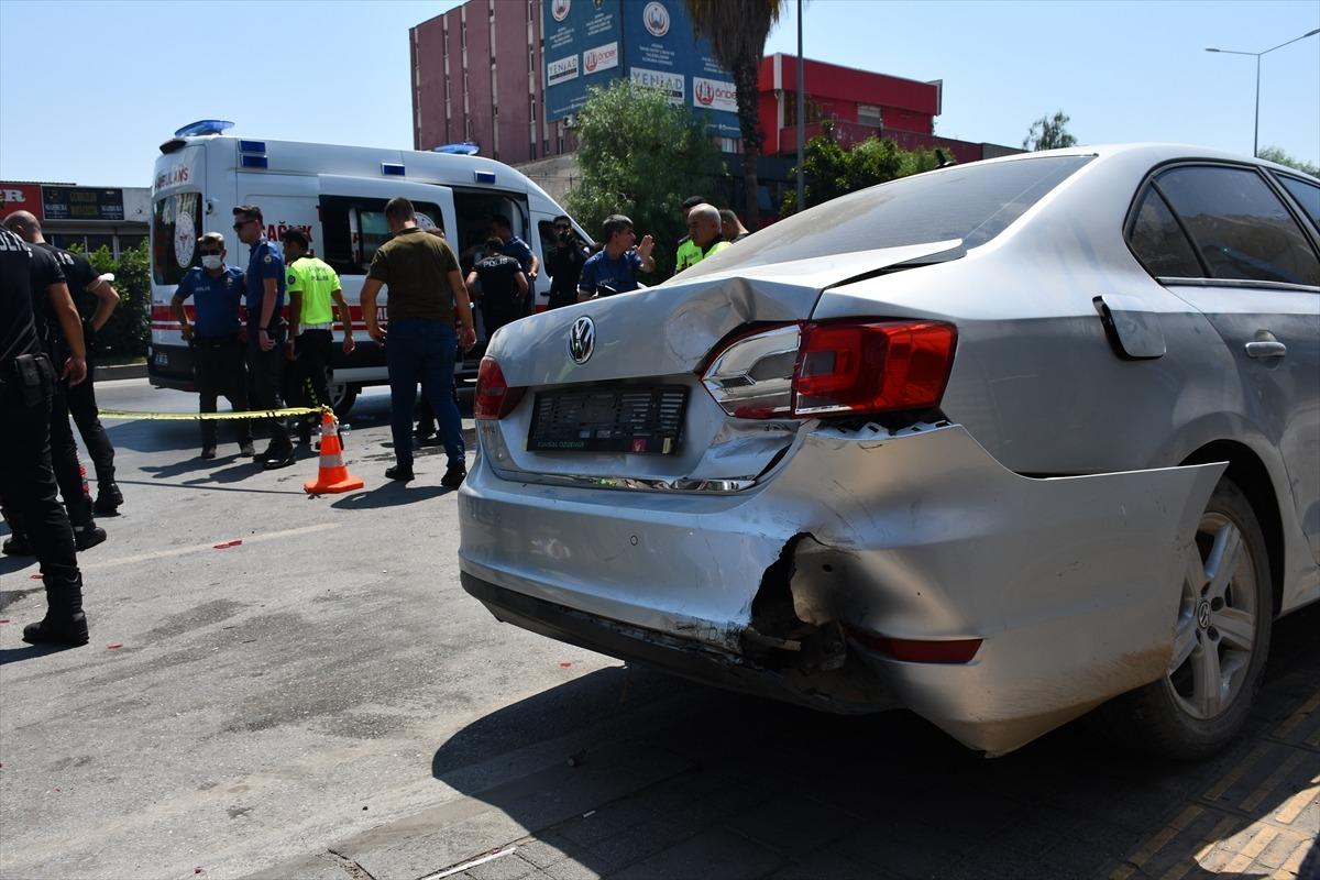 Adana'da otomobille &ccedil;arpışan motosikletteki 2 yunus polisi yaralandı