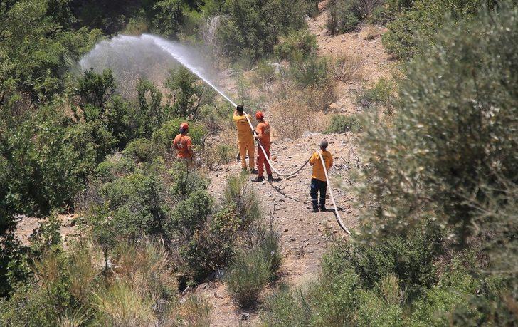 GÜNCELLEME - Mersin'de kontrol altına alınan orman yangını bölgesinde soğutma çalışmaları sürüyor G2