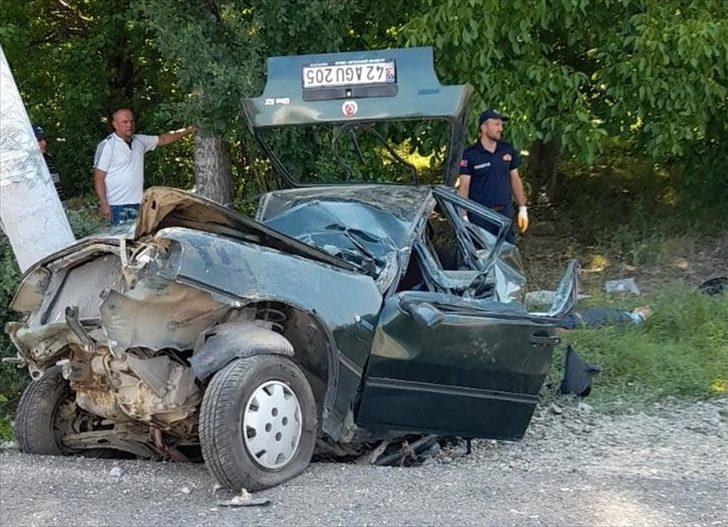 Isparta'da otomobil durağa  çarptı: 2'si ağır 5 yaralı G2