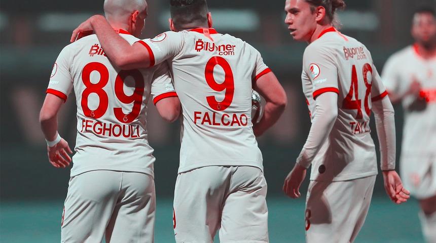 Galatasaray'a Feghouli için kiralama teklifi