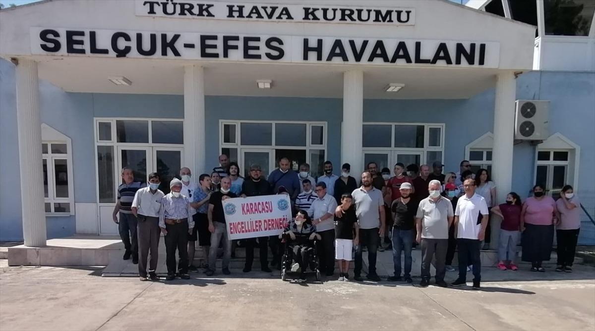 İzmir'de engelliler ilk kez u&ccedil;uş heyecanı yaşadı