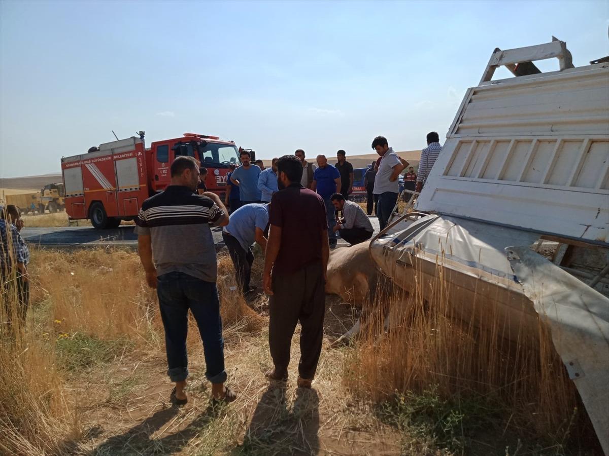 Kahramanmaraş'ta kamyonet ile trakt&ouml;r &ccedil;arpıştı: 3 yaralı