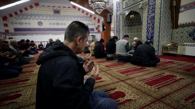 Teşrik Tekbiri nasıl getirilir? Teşrik Tekbiri kaç kere söylenir? Arefe günü Teşrik Tekbiri getirilir mi?