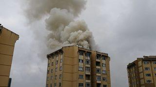 Apartmanın çatısında korkutan yangın!