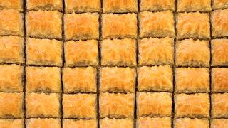 Ev baklavası nasıl yapılır? En kolay 40 kat cevizli ev baklavası tarifi, malzemeleri ve püf noktası...