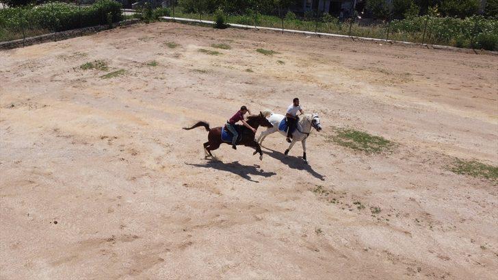 Osmanlı'nın kuruluş toprağında binicilik sporuyla tanışıyorlar G3