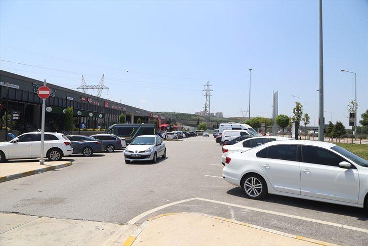 İstanbul-İzmir Otoyolu'ndaki dinlenme tesislerinde bayram tatili yoğunluğu yaşanıyor G2