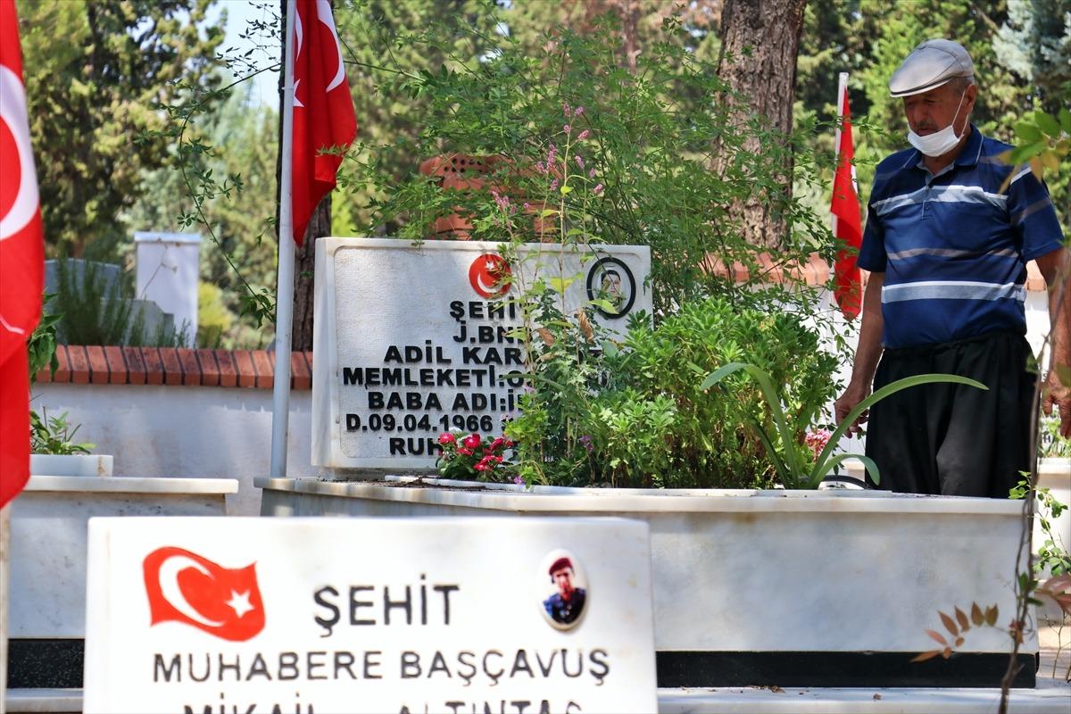 Adana, Mersin, Hatay ve Osmaniye'de şehitliklerde h&uuml;z&uuml;nl&uuml; bayramlaşma