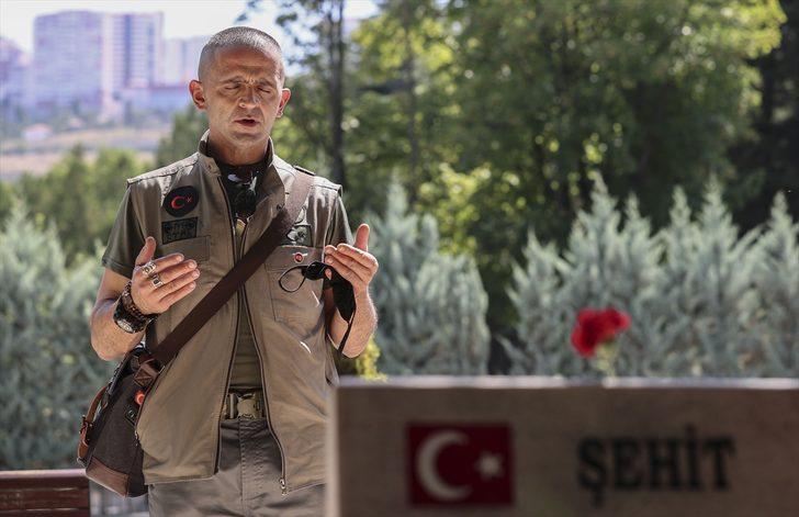 Başkentte şehit aileleri, yakınlarının kabrini ziyaret edip dualar okudu G3