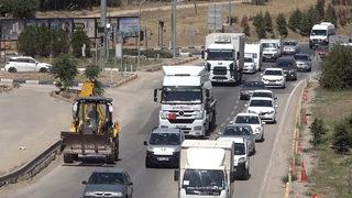43 ilin geçiş noktası olan ’kilit kavşak'ta trafik yoğunluğu