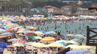 Ne otellerde ne plajlarda boş yer kaldı! Çeşme'de bayram tatili yoğunluğu