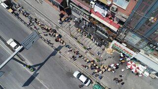 Kavurucu sıcakta bakın ne için kuyrukta saatlerce beklediler