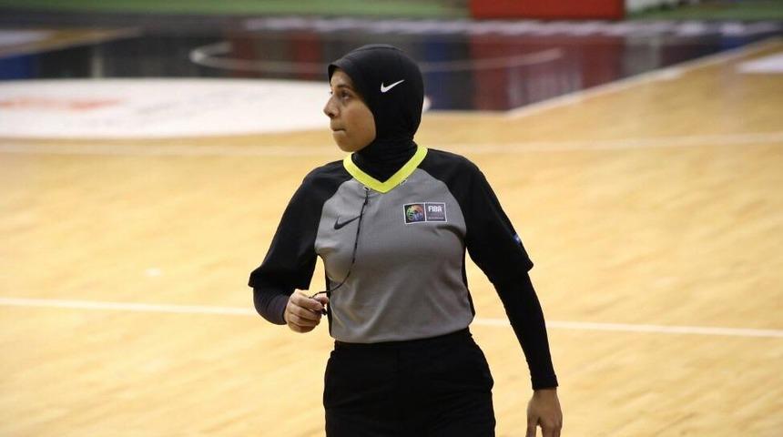 Tokyo 2020 Olimpiyat tarihine adını yazdıran ilk baş&ouml;rt&uuml;l&uuml; hakem: Sara Gamal