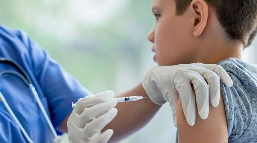 İngiltere’de "ciddi sağlık sorunu olan" 12-15 yaş arası çocuklara Covid-19 aşısı yapılacak