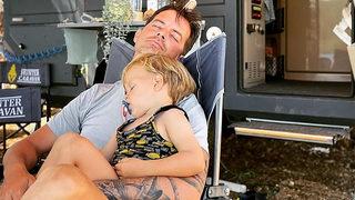 Alp Kırşan ve oğlunun karavan kampı keyfi!