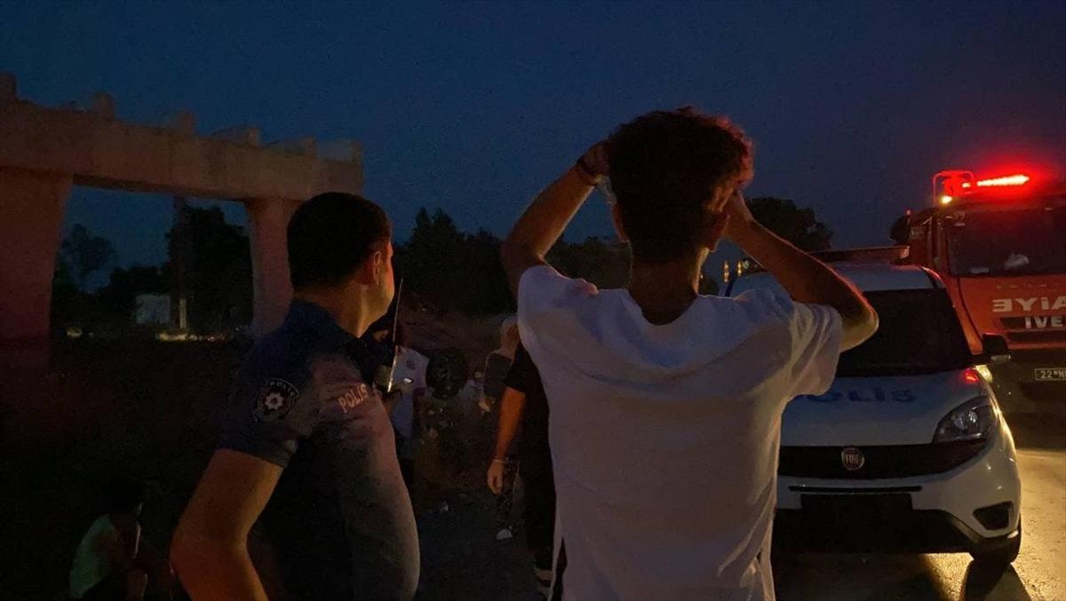 Edirne'de kullandığı ara&ccedil;la kaza yapan ehliyetsiz s&uuml;r&uuml;c&uuml; babasına sarılıp ağladı