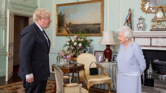 Boris Johnson ve Kraliçe arasındaki haftalık görüşmeler, 2021 Haziran ayında yeniden başladı