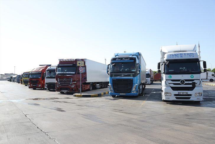 Bayrama direksiyon başında giren tır şoförleri aileleriyle telefonda bayramlaştı G4