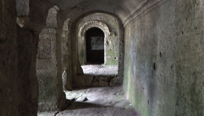 15 asırlık kaya manastırı, ziyaretçilerini bekliyor