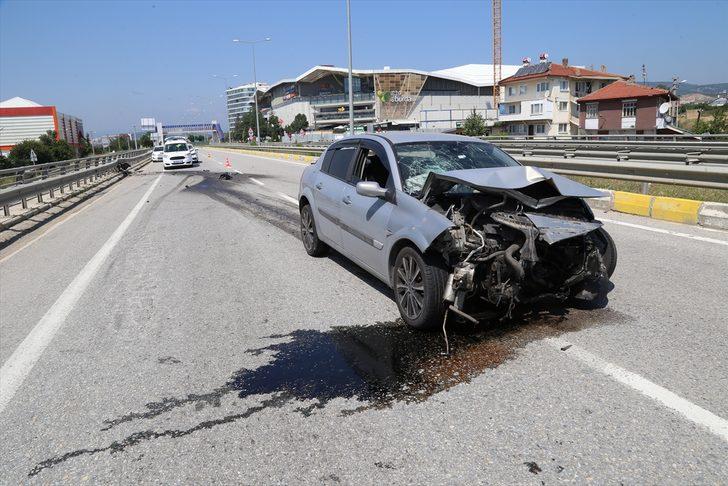Bolu'da otomobil bariyerlere çarptı: 4 yaralı G1