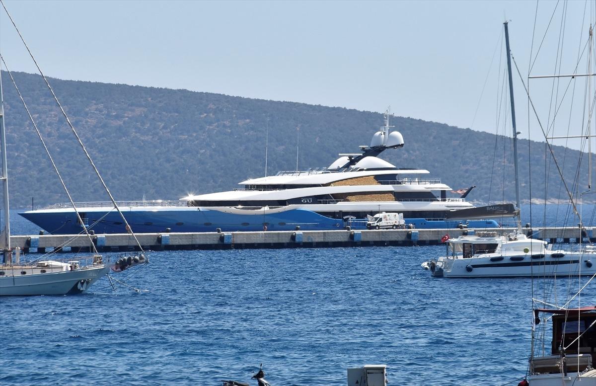 El değmemiş koyların "milyon dolarlık" misafirleri denizlere renk kattı
