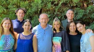 Kılıçdaroğlu ailesiyle fotoğrafını paylaşarak bayramı kutladı