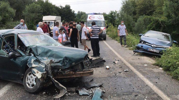 Düzce'de iki otomobil çarpıştı: 6 yaralı G2