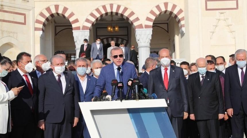 Erdoğan, Kuzey Kıbrıs ziyaretinde AB'ye y&uuml;klendi: 'Hani destek verecekti?'