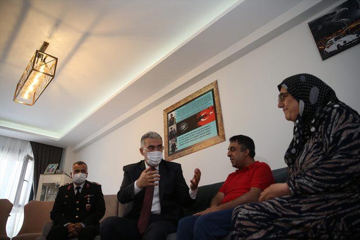 Eskişehir Valisi Erol Ayyıldız, Gara şehidi Mevlüt Kahveci'nin ailesini ziyaret etti G4