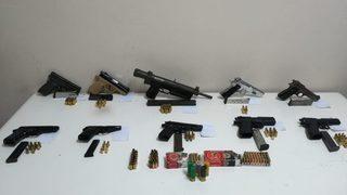 Edirne'de bir evde silah ve uyuşturucu ele geçirildi