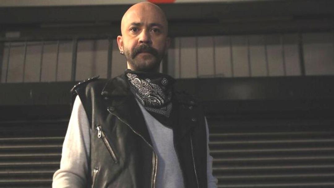 &Ccedil;ukur&rsquo;un Şahram&rsquo;ı Sarp Akkaya tanınmaz halde! G&ouml;renler g&ouml;zlerine inanamadı