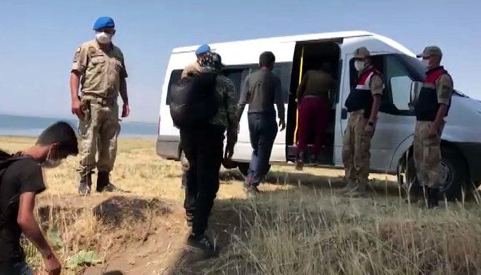 Arazide topluca ilerleyen 113 Afgan göçmen yakalandı