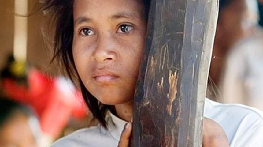 Hayvanlar tarafından büyütülen Rochom Pngieg’in ders niteliğinde hayatı herkesi şaşırttı