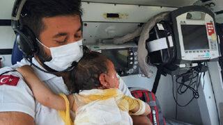 Duygulandıran görüntü! Beril bebekten sonra bu kez Zeynep bebeği taşıdı