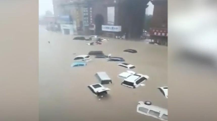 Çin'de sel felaketi: 10 binden fazla kişi sığınaklara taşındı