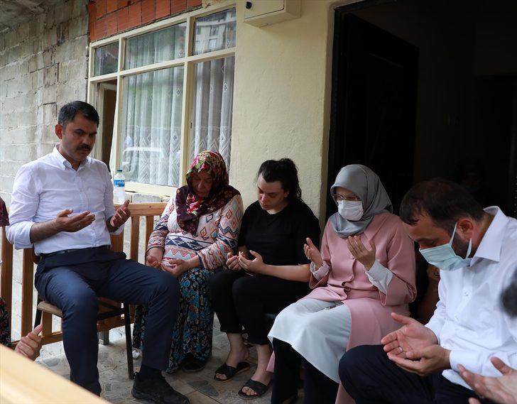 Bakan Kurum, Rize'de heyelanda hayatını kaybedenlerle kaybolan kişinin ailesini ziyaret etti G1