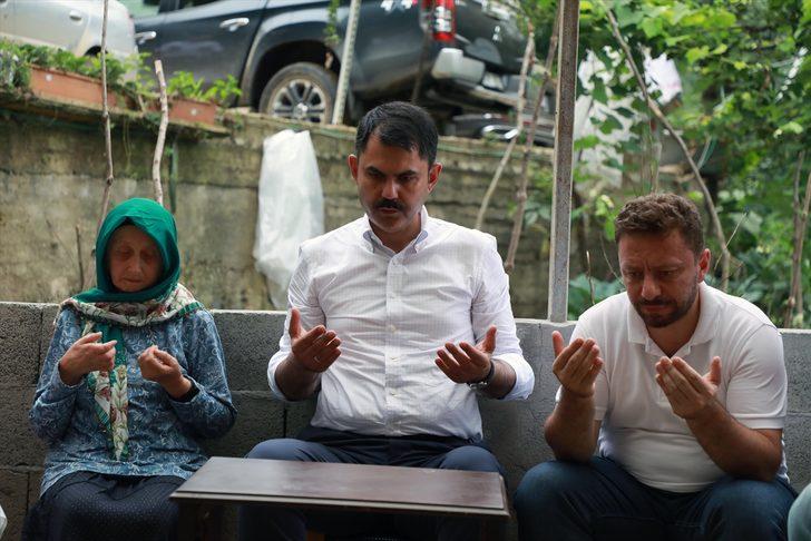 Bakan Kurum, Rize'de heyelanda hayatını kaybedenlerle kaybolan kişinin ailesini ziyaret etti G2
