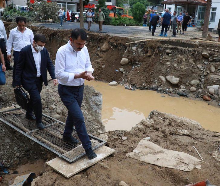 Bakan Kurum, Rize'de heyelanda hayatını kaybedenlerle kaybolan kişinin ailesini ziyaret etti G4