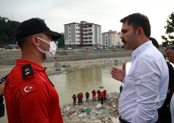 Bakan Kurum, Rize'de heyelanda hayatını kaybedenlerle kaybolan kişinin ailesini ziyaret etti G5